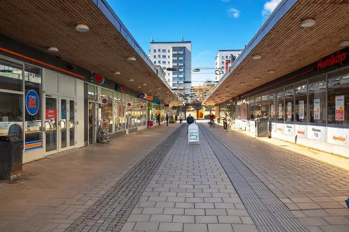 Lägenhet, Hanna Paulis gata 10, Hägersten. Bild 1 av 9
