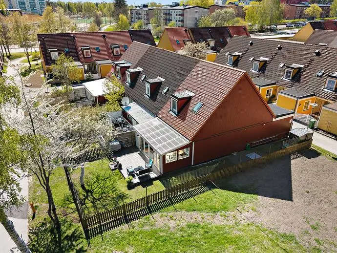 Semi-detached/terraced, Djuprännilen 343. Photo 1 of 20
