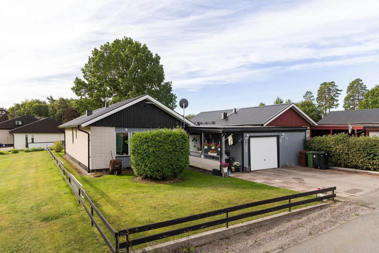 Image 1 of 24 of Vitsippsvägen