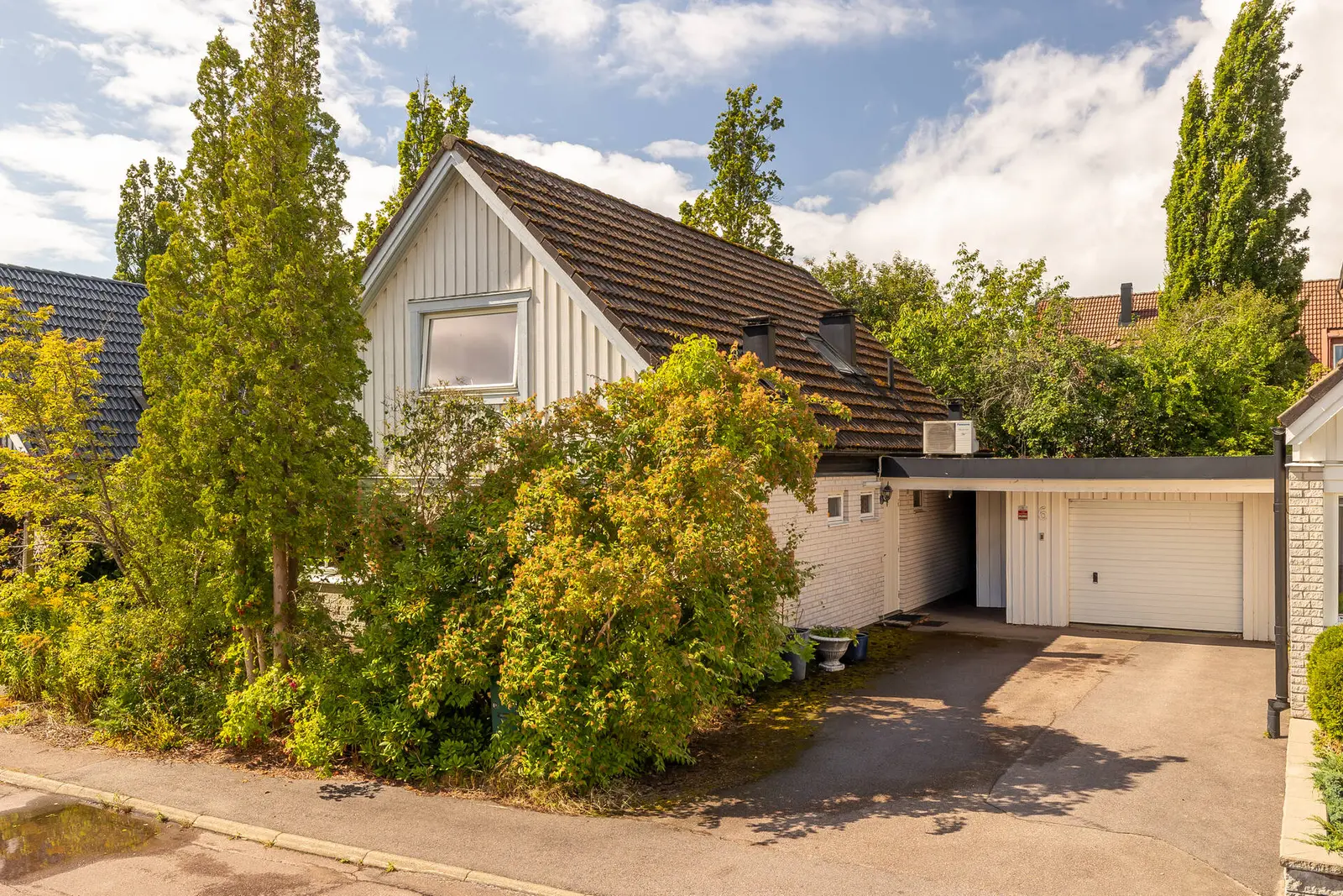 Villa, Kamomillgatan 6, Karlstad. Bild 1 av 16