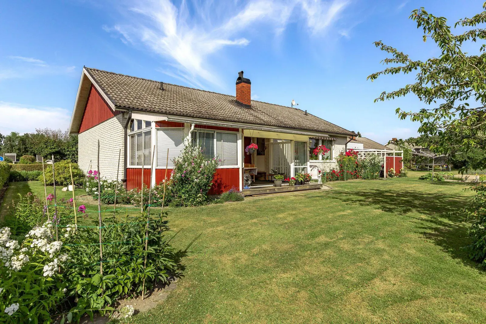 Image 1 of 40 of Oxelgatan 11
