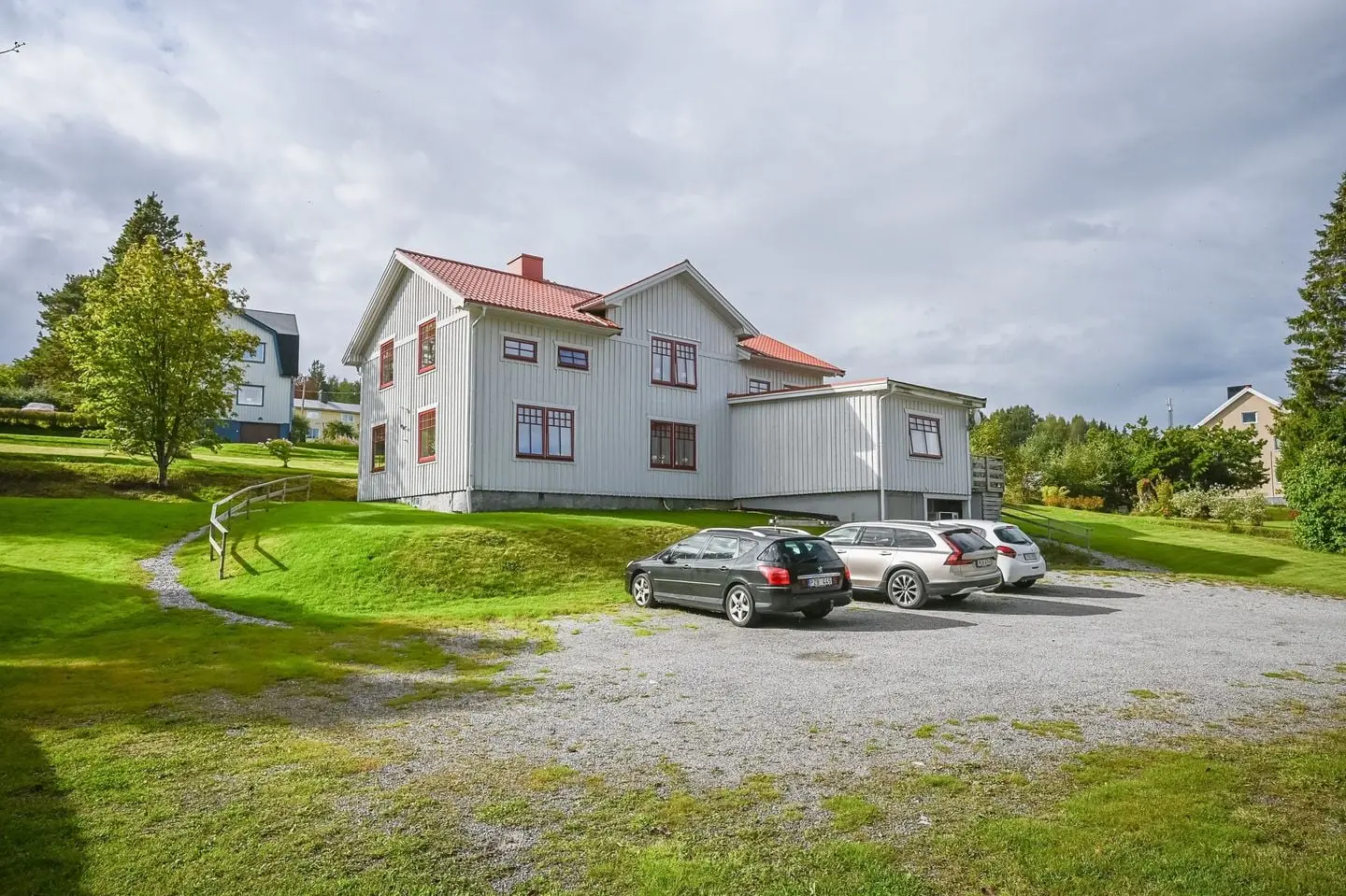 Image 1 of 44 of Listvägen 1A