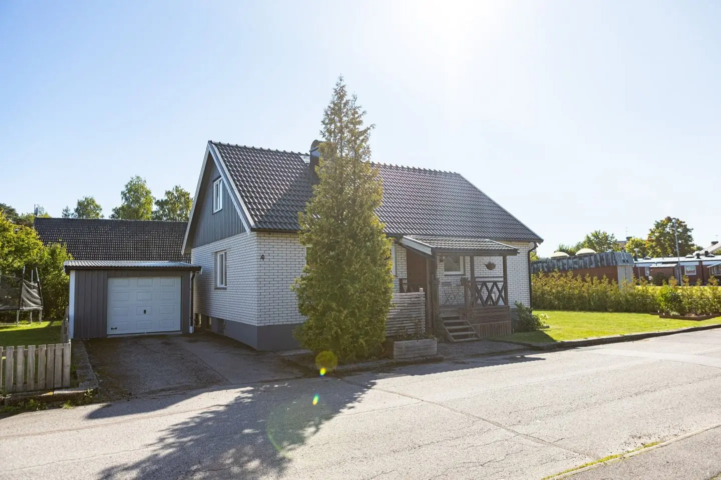 Villa, Eriksbergsgatan 4, Åmål. Bild 1 av 33