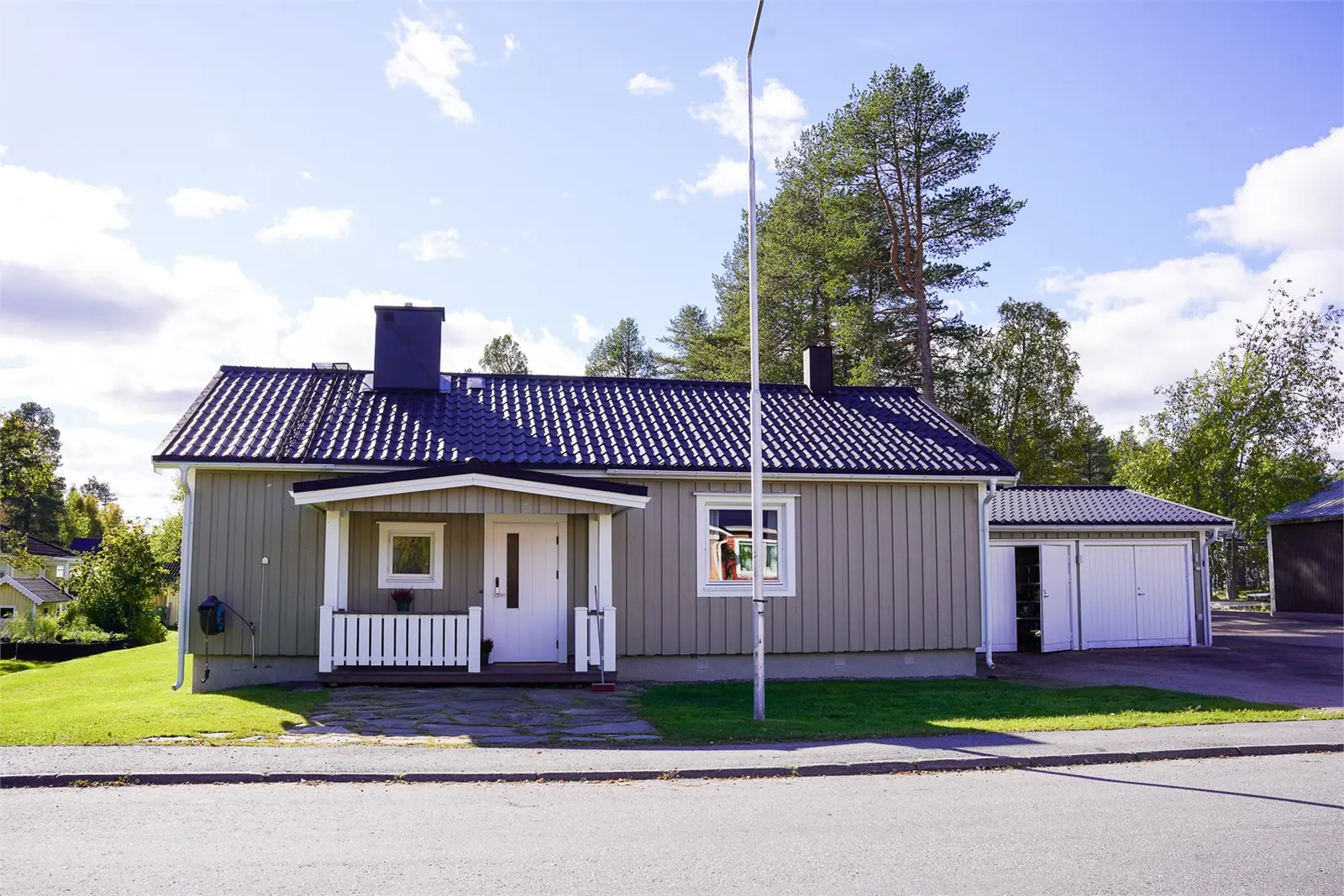 House, Gamla landsvägen 36. Photo 1 of 27
