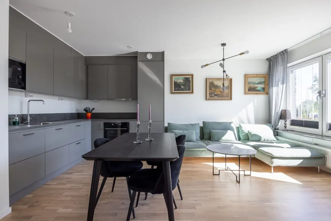 Image 1 of 34 of Helgas väg 3B