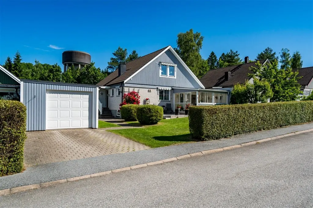 Par-/radhus, Björnbärsvägen 11, Örebro. Bild 1 av 11