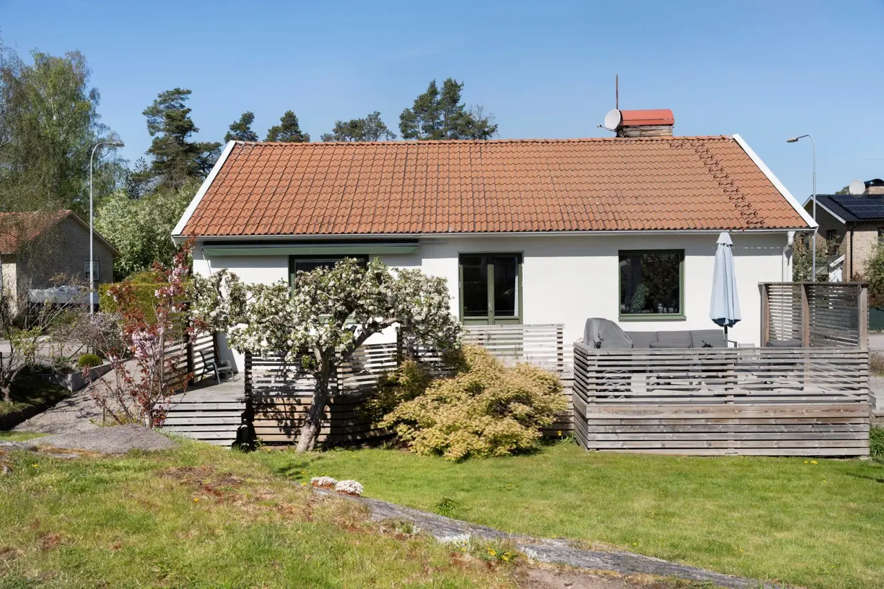 Bild 1 av 40 på Tomtevägen 39