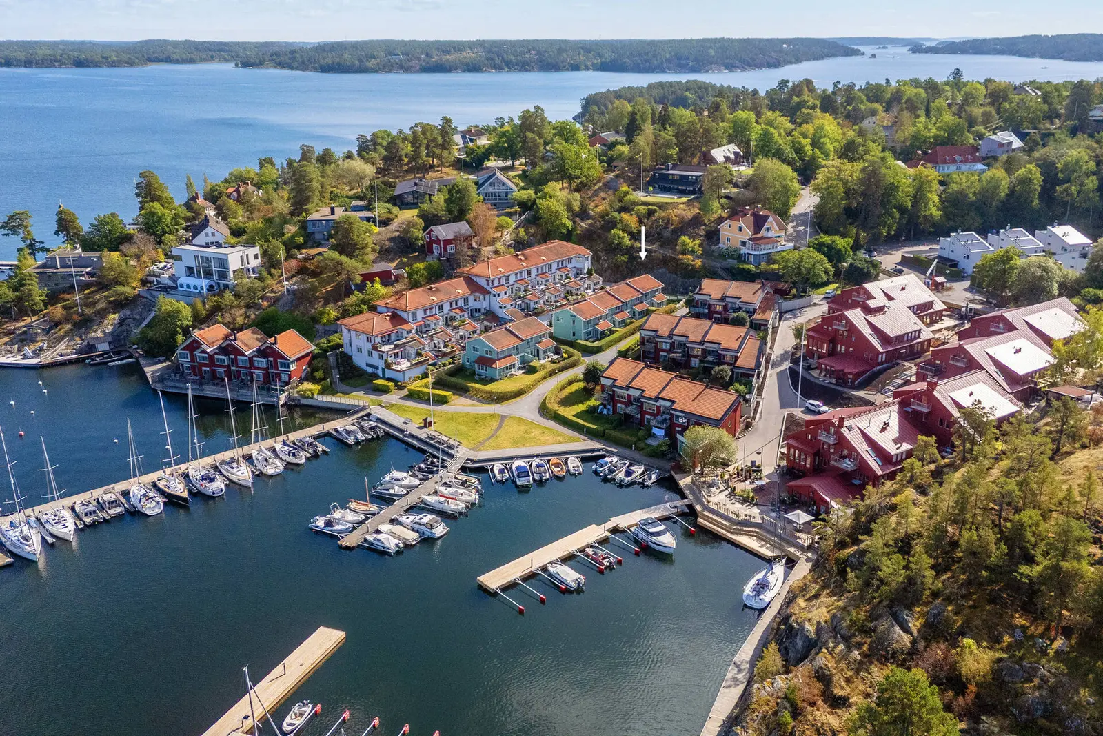 Lägenhet, August Plyms väg 4, Saltsjöbaden. Bild 1 av 30