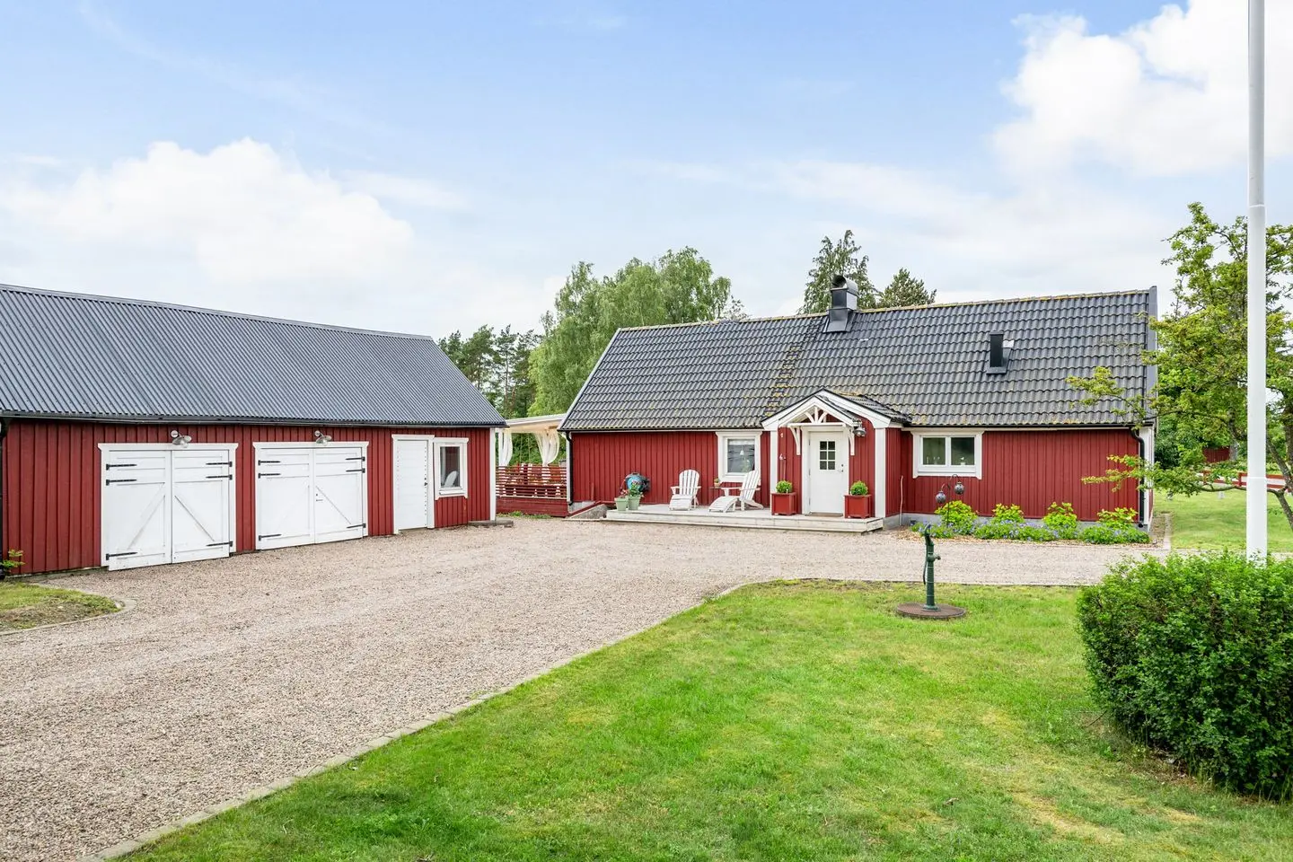 Villa, Nymövägen 322, Kristianstad. Bild 1 av 33