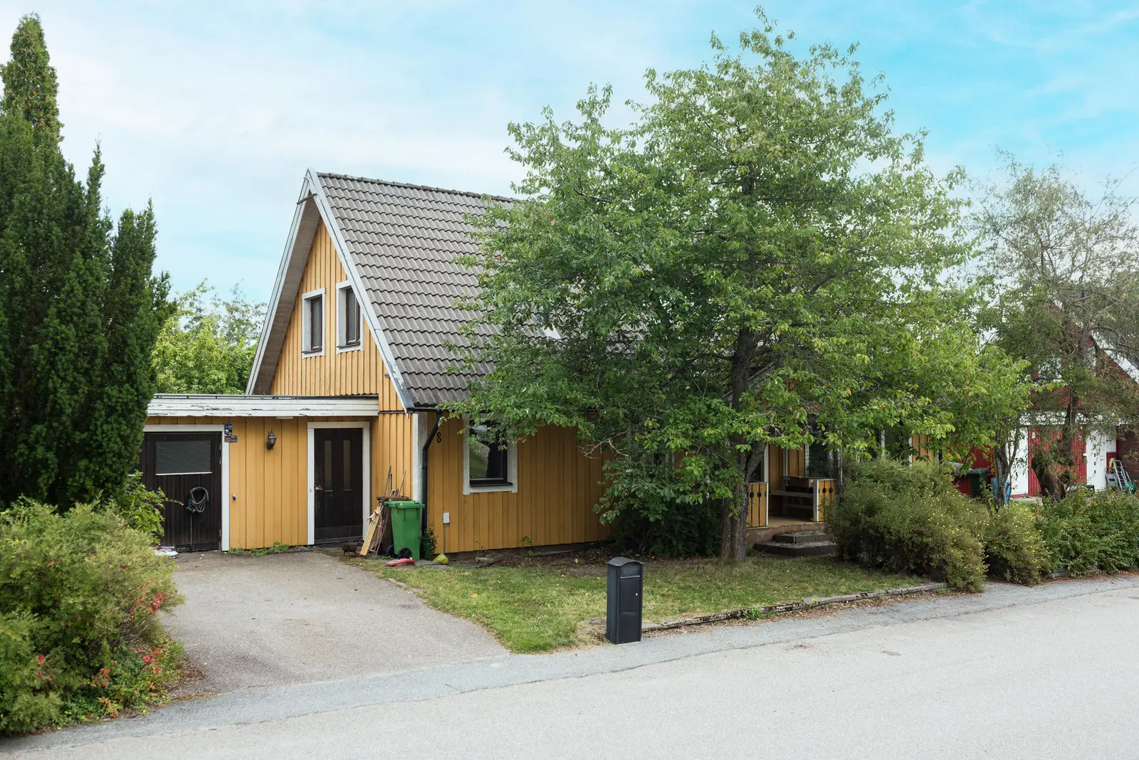 Bild 1 av 35 på Gaffelvägen 8