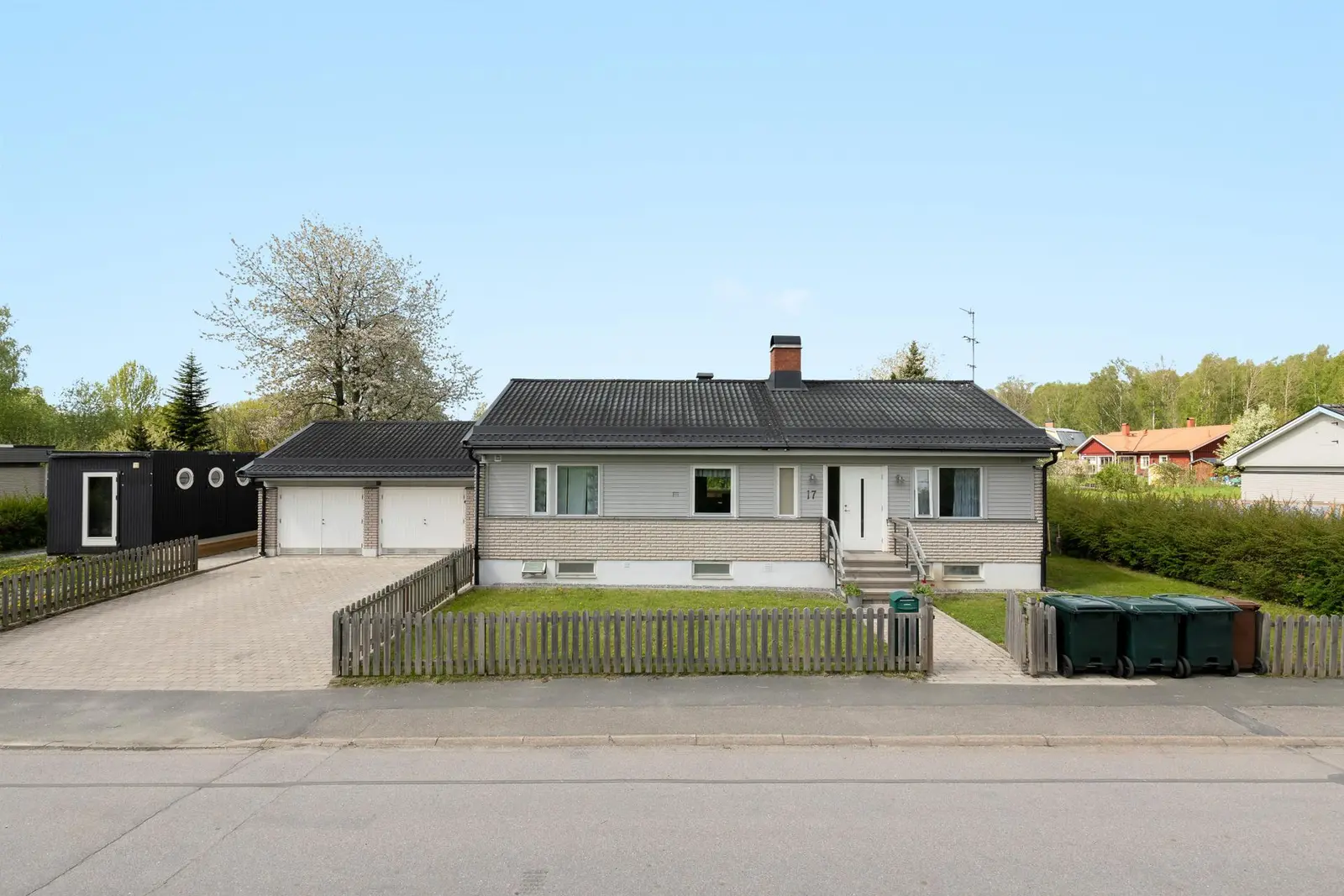 Villa, Granebergsvägen 17, Håbo. Bild 1 av 20