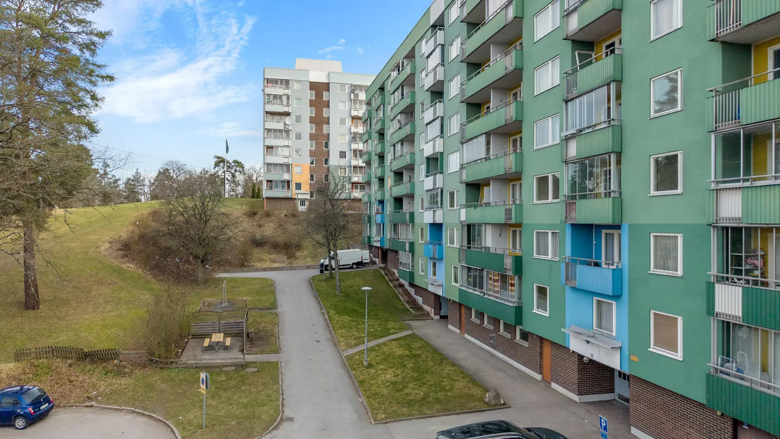 Lägenhet, Domarebacken 12, Botkyrka. Bild 1 av 19
