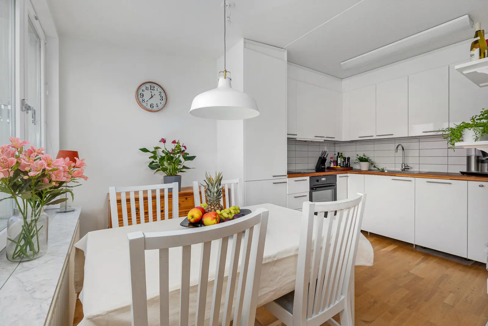 Lägenhet, Tumba torg 106, Botkyrka. Bild 1 av 14