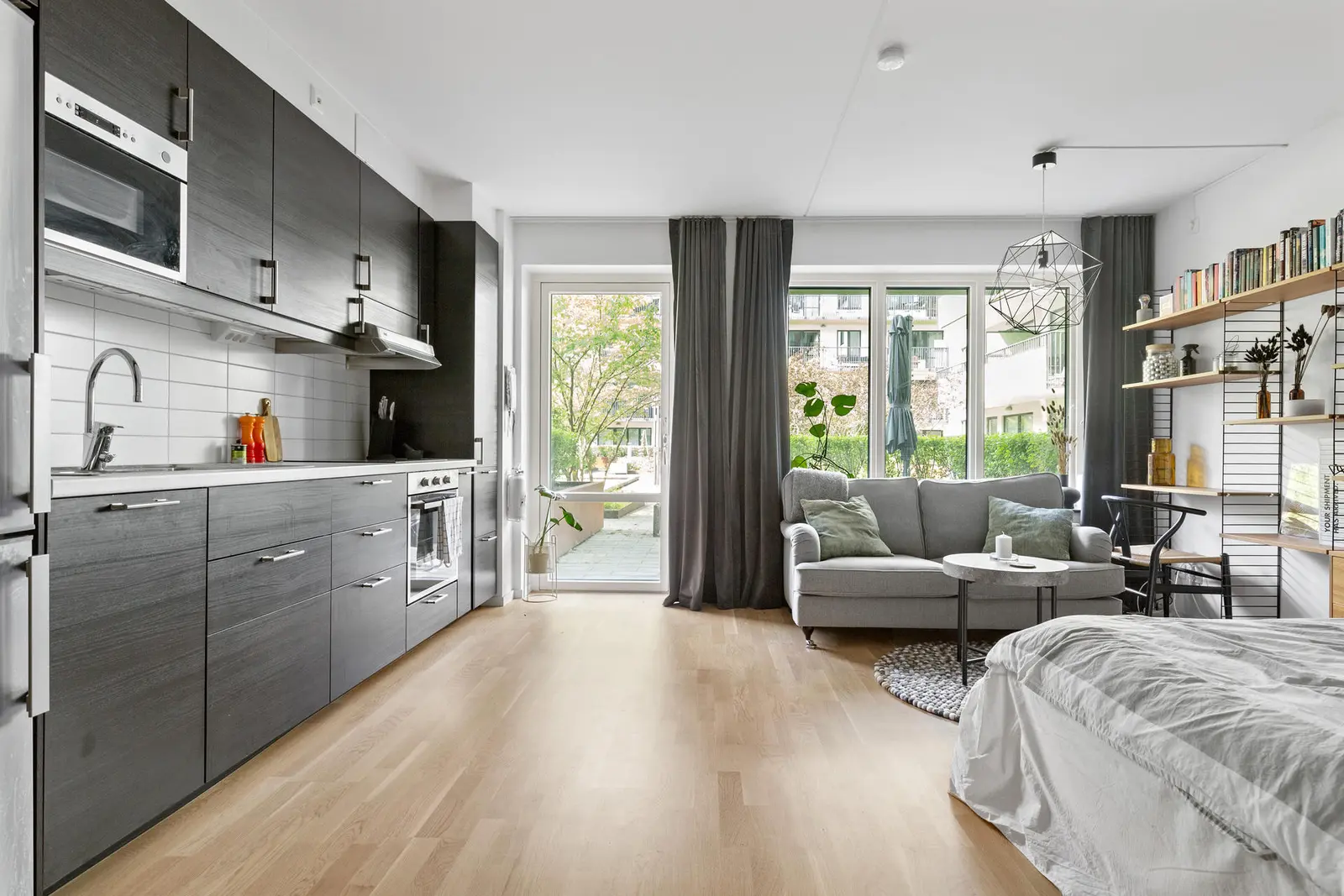 Lägenhet, Centralvägen 13, Huddinge. Bild 1 av 15