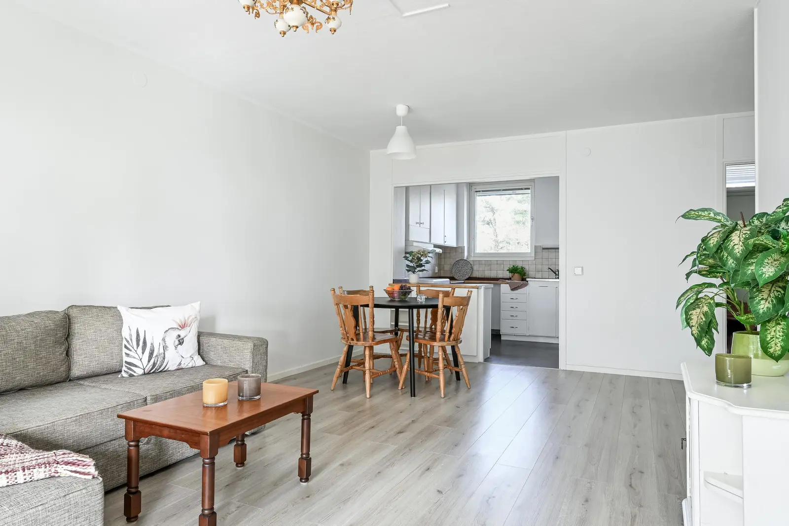 Apartment, Loftvägen 11, Huddinge. Photo 1 of 20