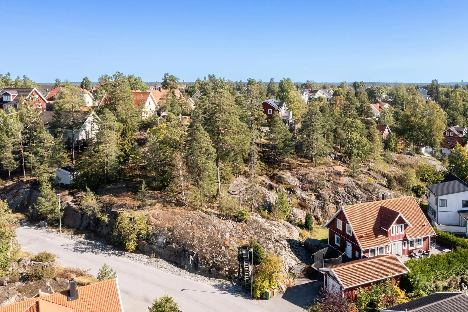 Image 1 of 16 of Lingonbackarna 6