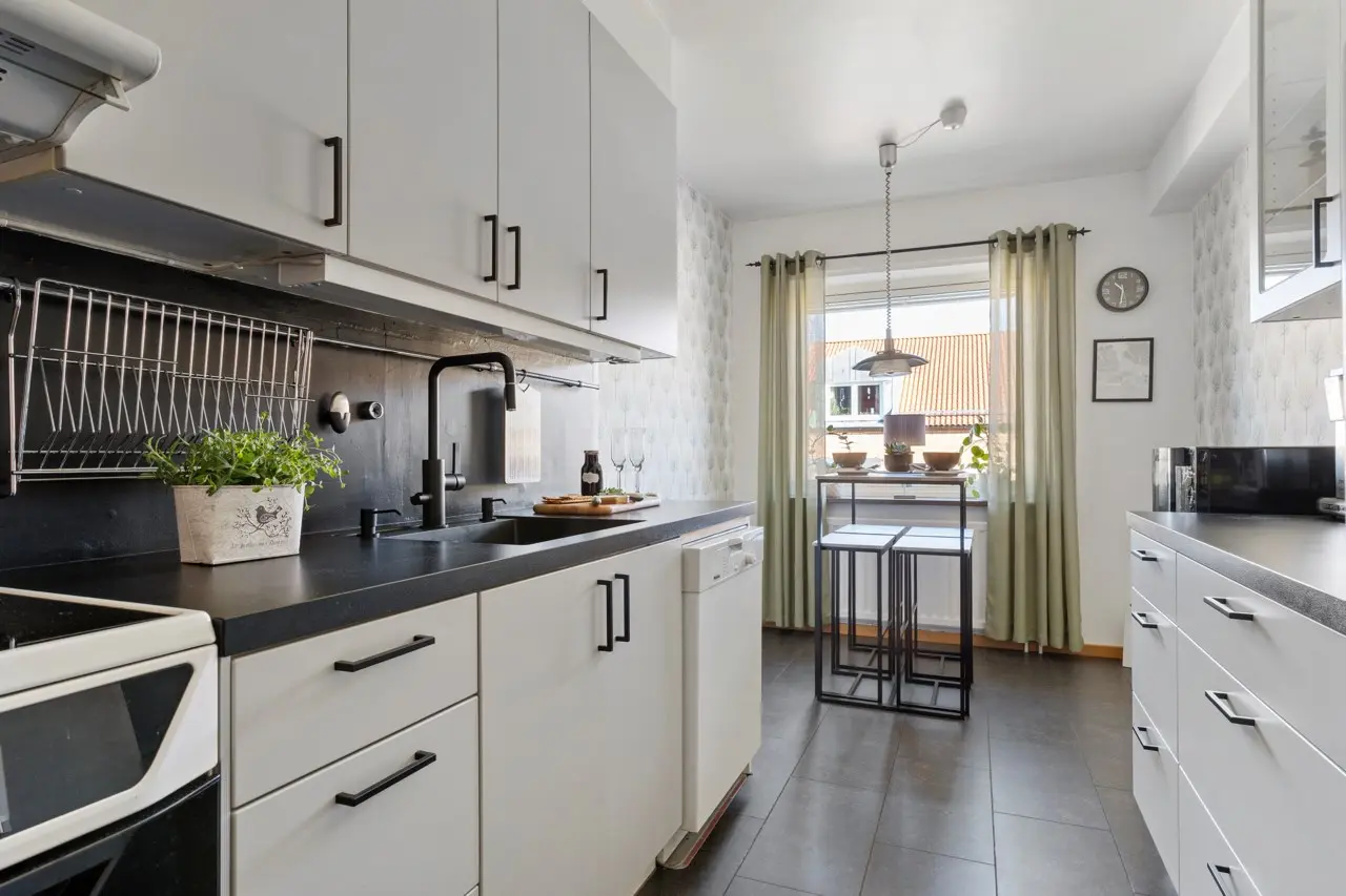 Image 1 of 31 of Riddaregatan 7B