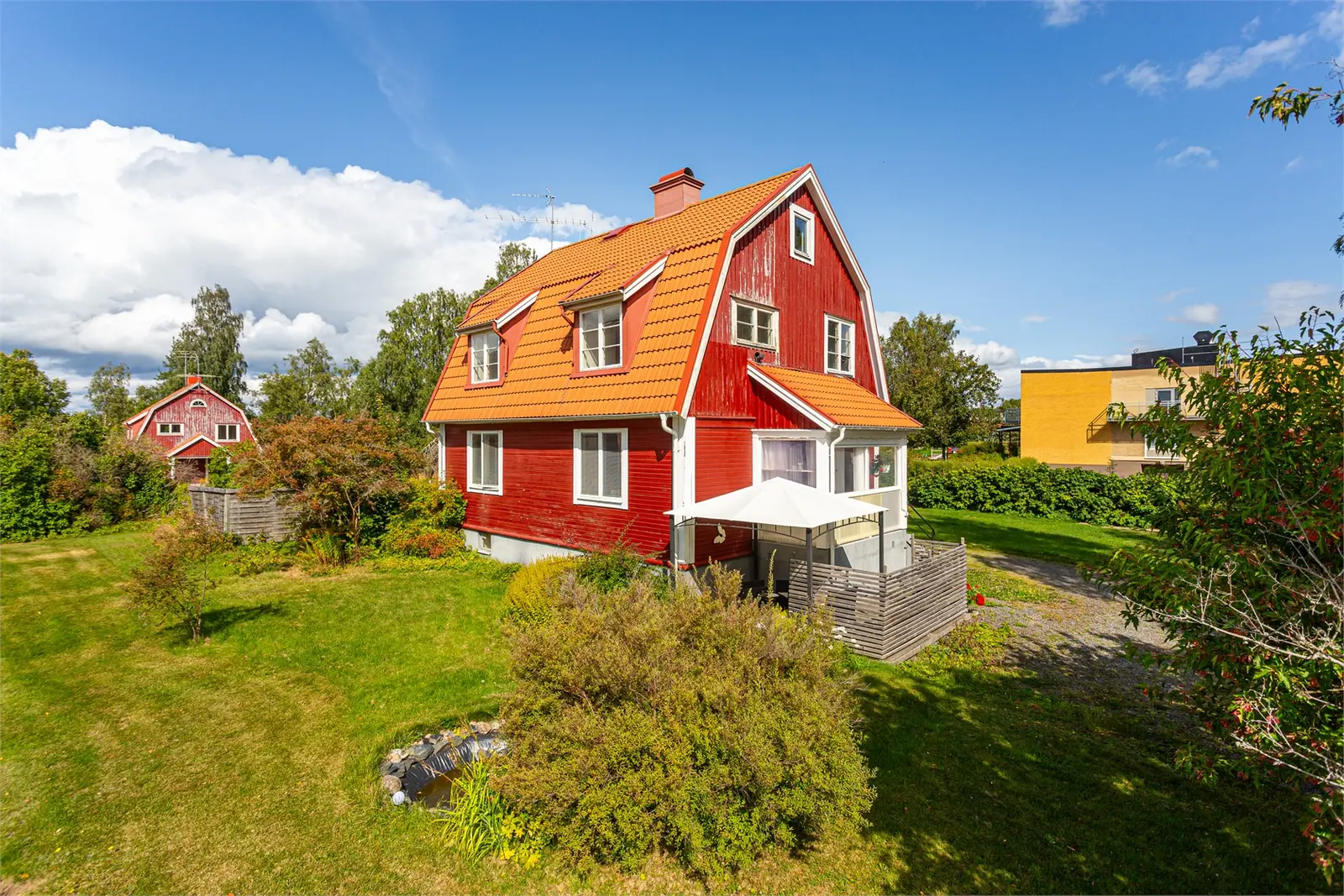 Villa, Bergslagsvägen 17, Gillersvägen 18B, Gillersvägen 18A, Billockvägen 2A. Bild 1 av 34