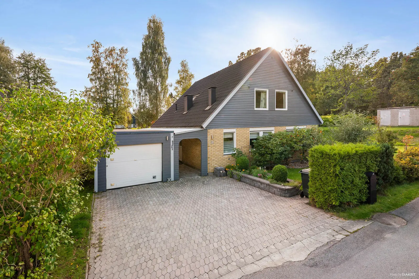 Villa, Domherrevägen 16, Kronoberg. Bild 1 av 25