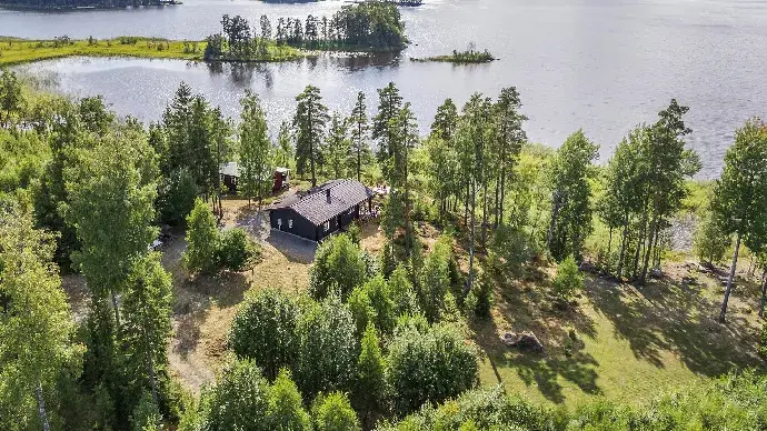 Villa, Svansbo, Skinnskatteberg. Bild 1 av 40