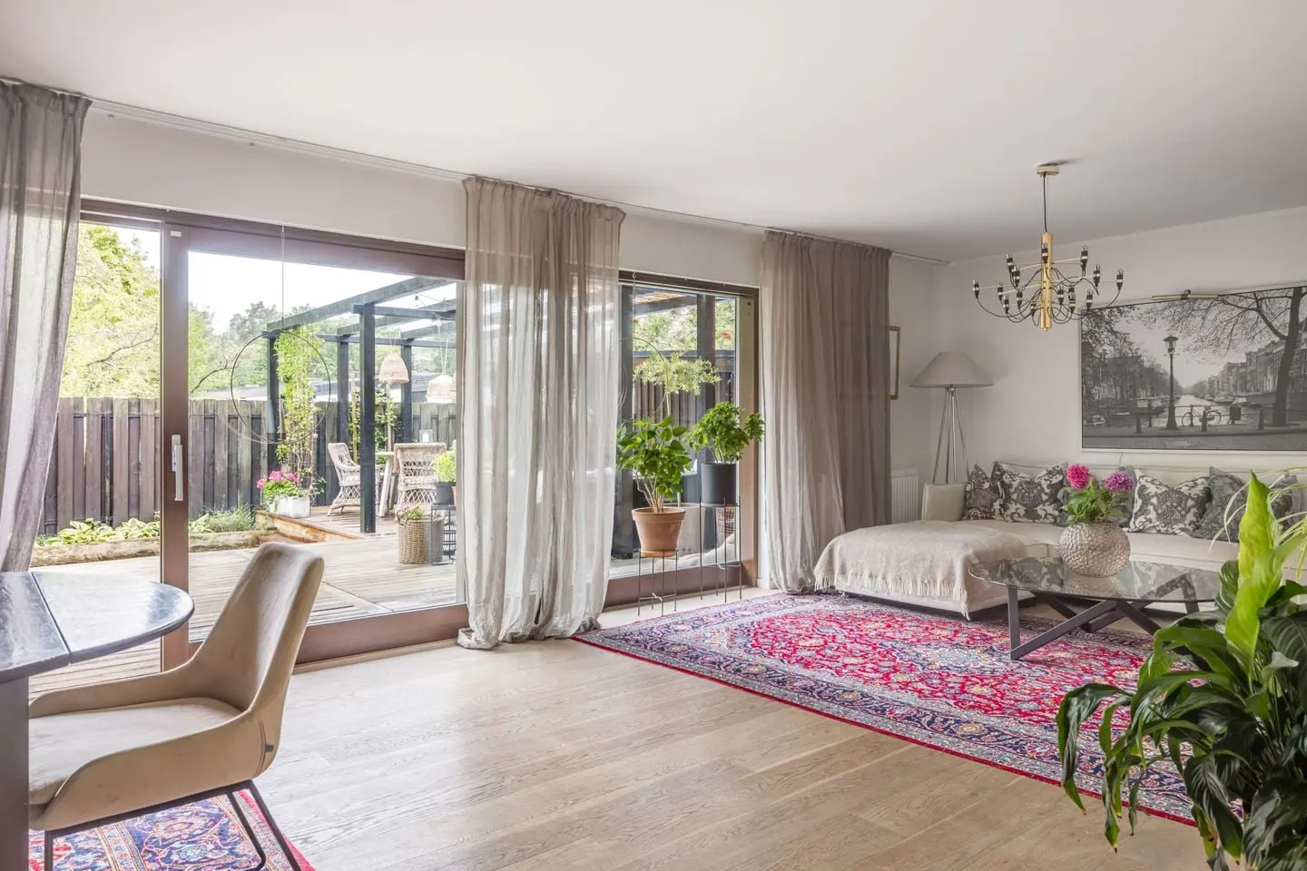 Villa, Oskar Bergmans väg, Saltsjöbaden. Bild 1 av 40