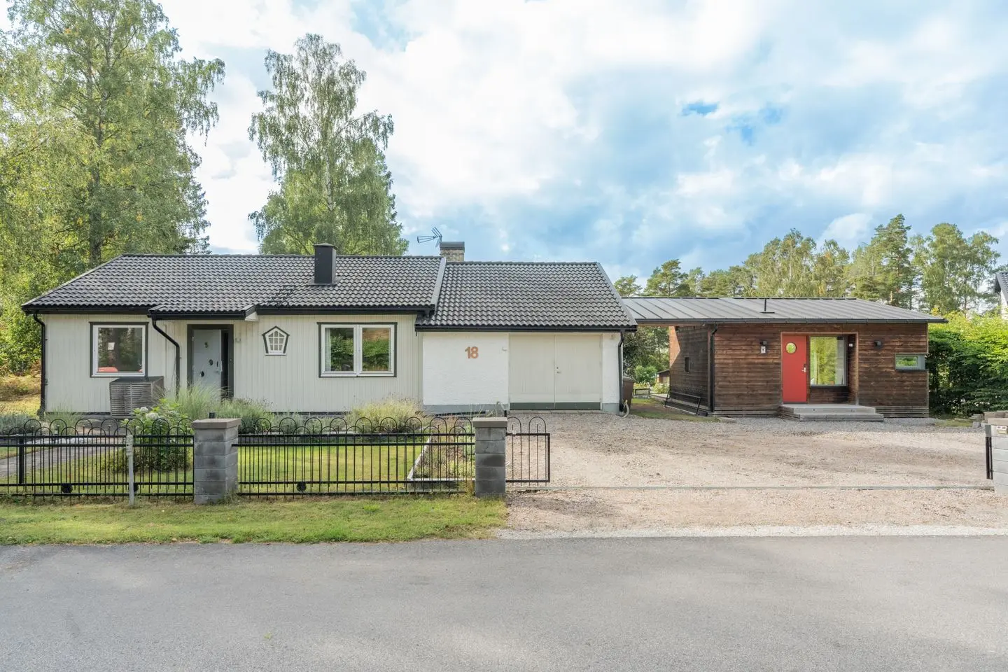Villa, Lagmansvägen 18, Vallentuna. Bild 1 av 38
