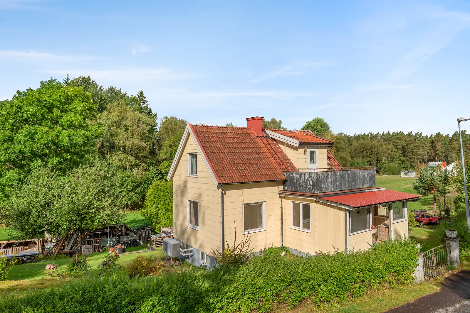 Villa, Limsjövägen 14. Bild 1 av 23