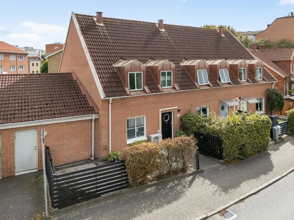 Par-/radhus, Lundavägen 37C, Burlöv. Bild 1 av 4