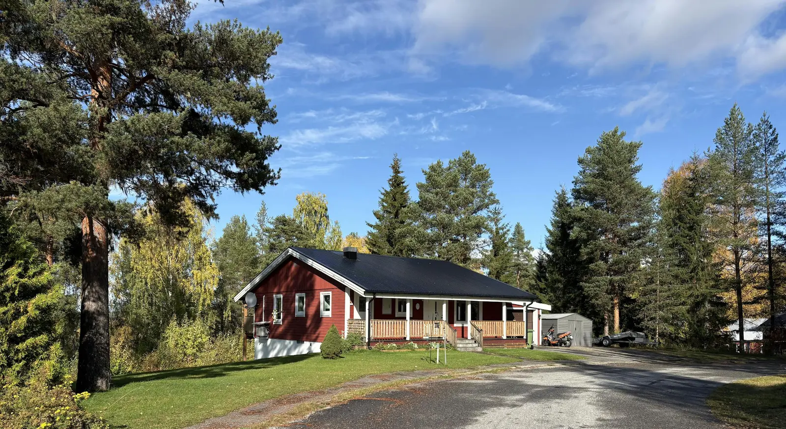Bild 1 av 40 på Kyrkvägen 11