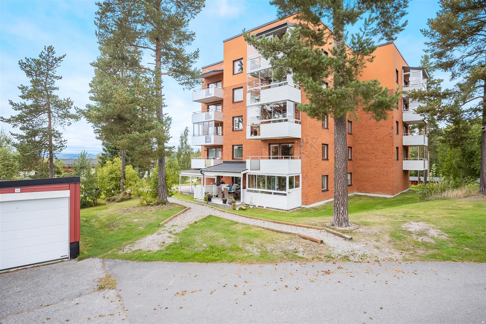 Lägenhet, Halmstadsvägen 1, Västernorrland. Bild 1 av 19