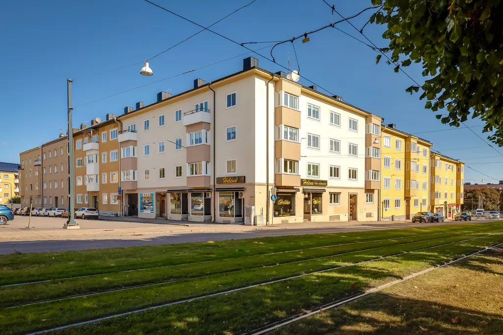 Image 1 of 40 of Loddbygatan 2