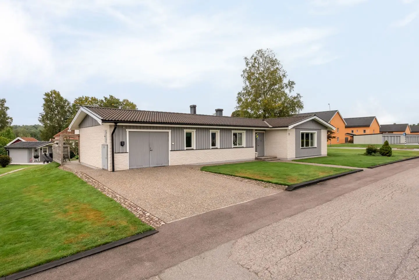 Bild 1 av 37 på Ärlevägen 2