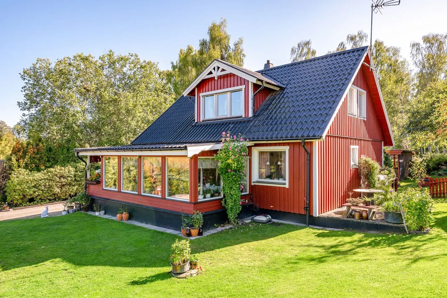 Image 1 of 33 of Anna Åströms väg 7