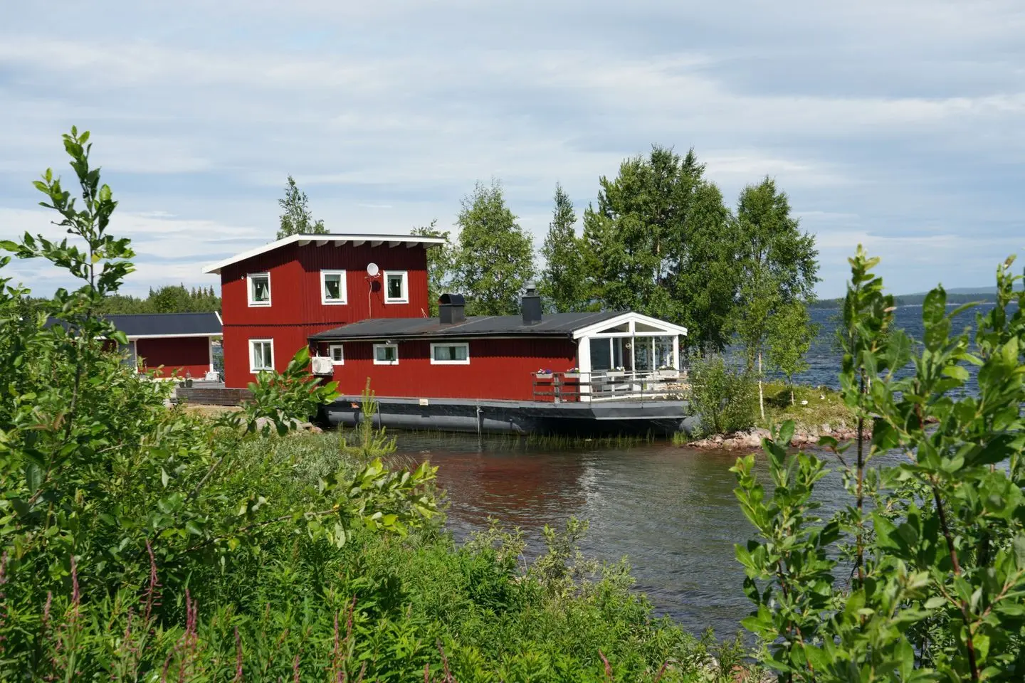 Image 1 of 40 of Rattik