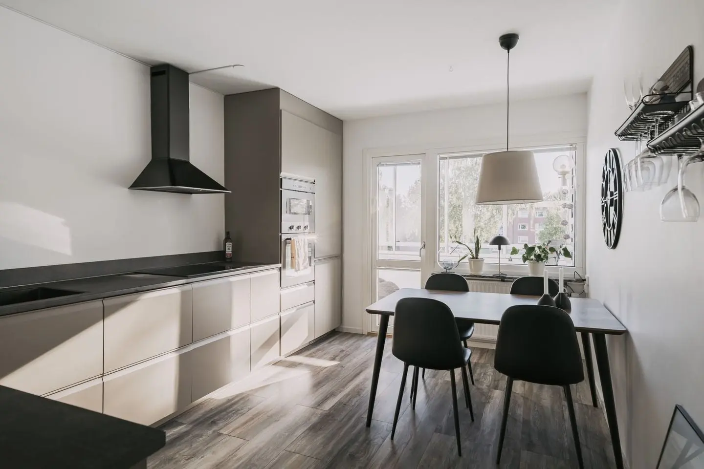 Lägenhet, Drottning Kristinas väg 71, Mariestad. Bild 1 av 26