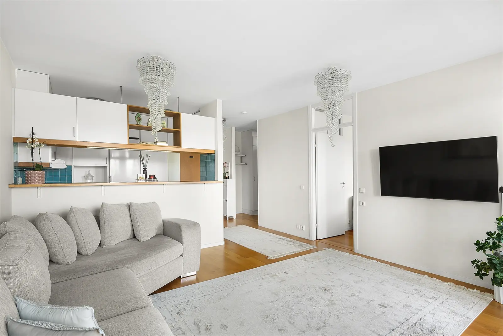 Lägenhet, Gulddragargränd 52. Bild 1 av 26
