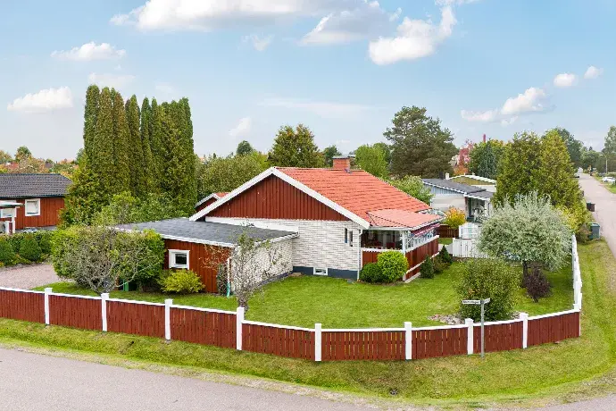 Image 1 of 32 of Åkervägen