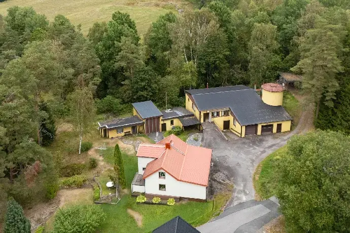 Bild 1 av 20 på Hallåsvägen