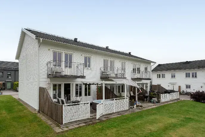Bild 1 av 34 på Nästegårdsvägen