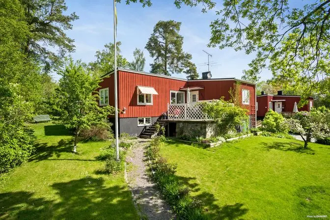 Image 1 of 20 of Tvärvägen 18