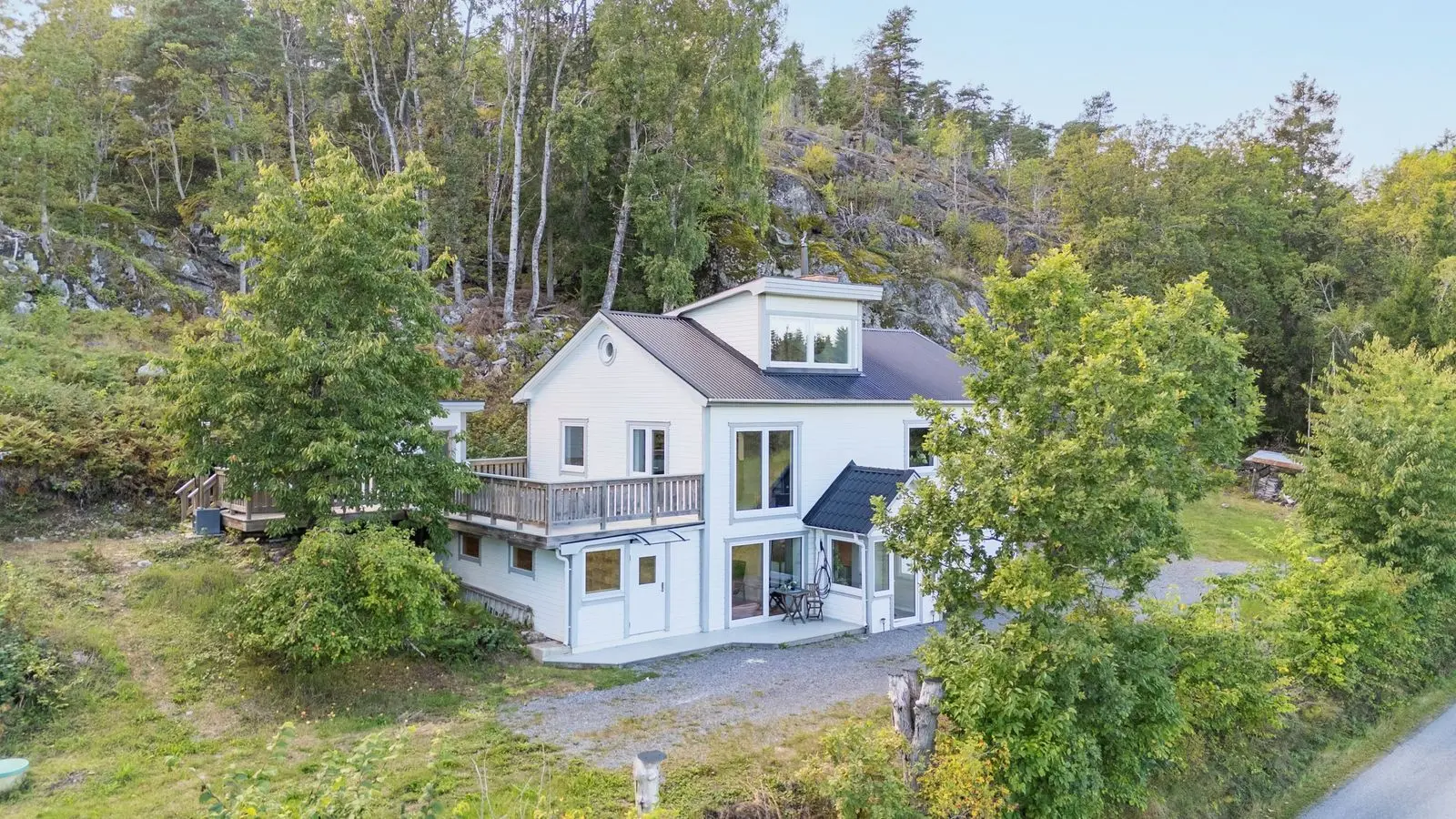 Bild 1 av 36 på Hästnäsvägen 4
