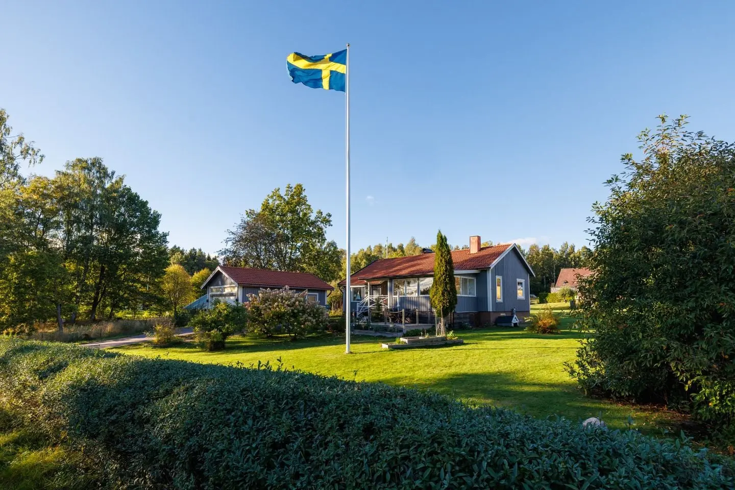 Villa, Rönnvägen 5, Askersund. Bild 1 av 57