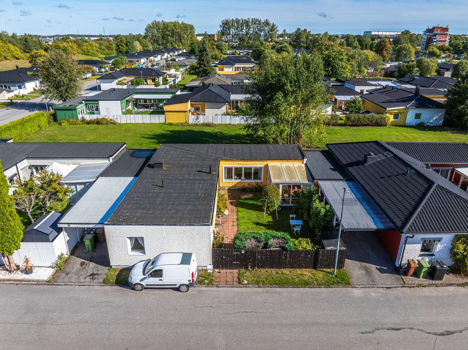 Bild 1 av 20 på Blåsippsgatan 3