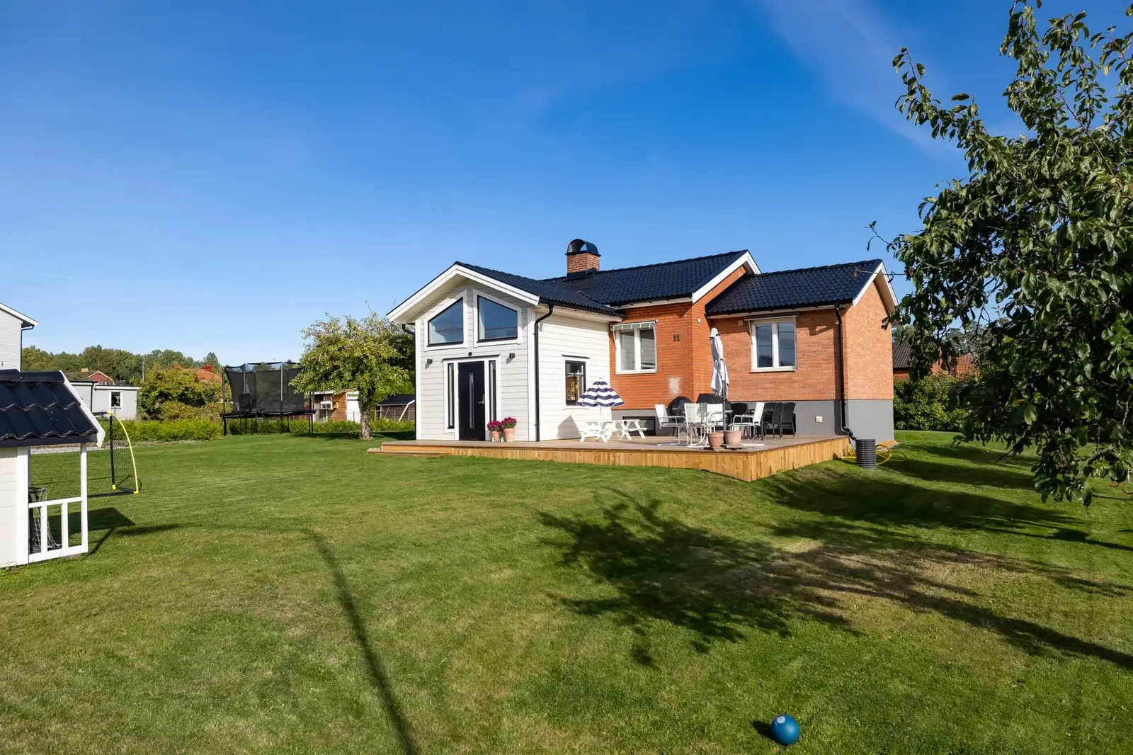 House, Anhaltsvägen 11, Marieberg, Örebro. Photo 1 of 14