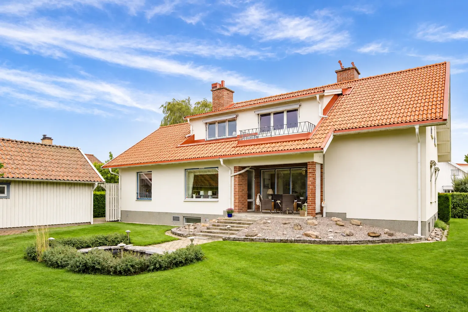 Villa, Vattugatan 24, Lasarettsområdet. Bild 1 av 20