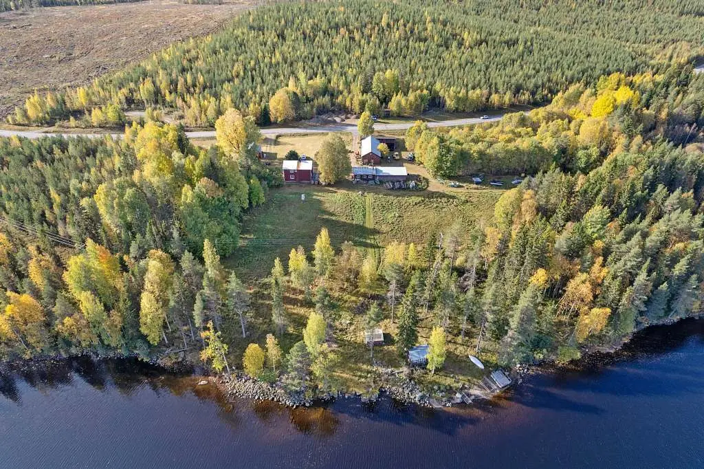 Gård, Lillholmträsk 124, Norsjö. Bild 1 av 26