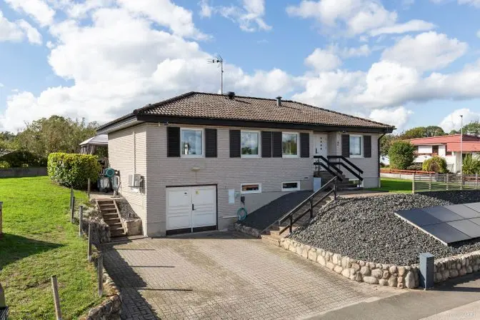Bild 1 av 23 på Furusvängen  2