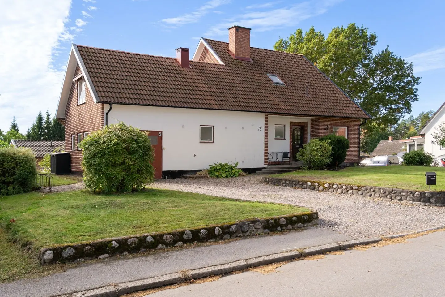 Villa, Kolstuguvägen 15, Katrineholm. Bild 1 av 35