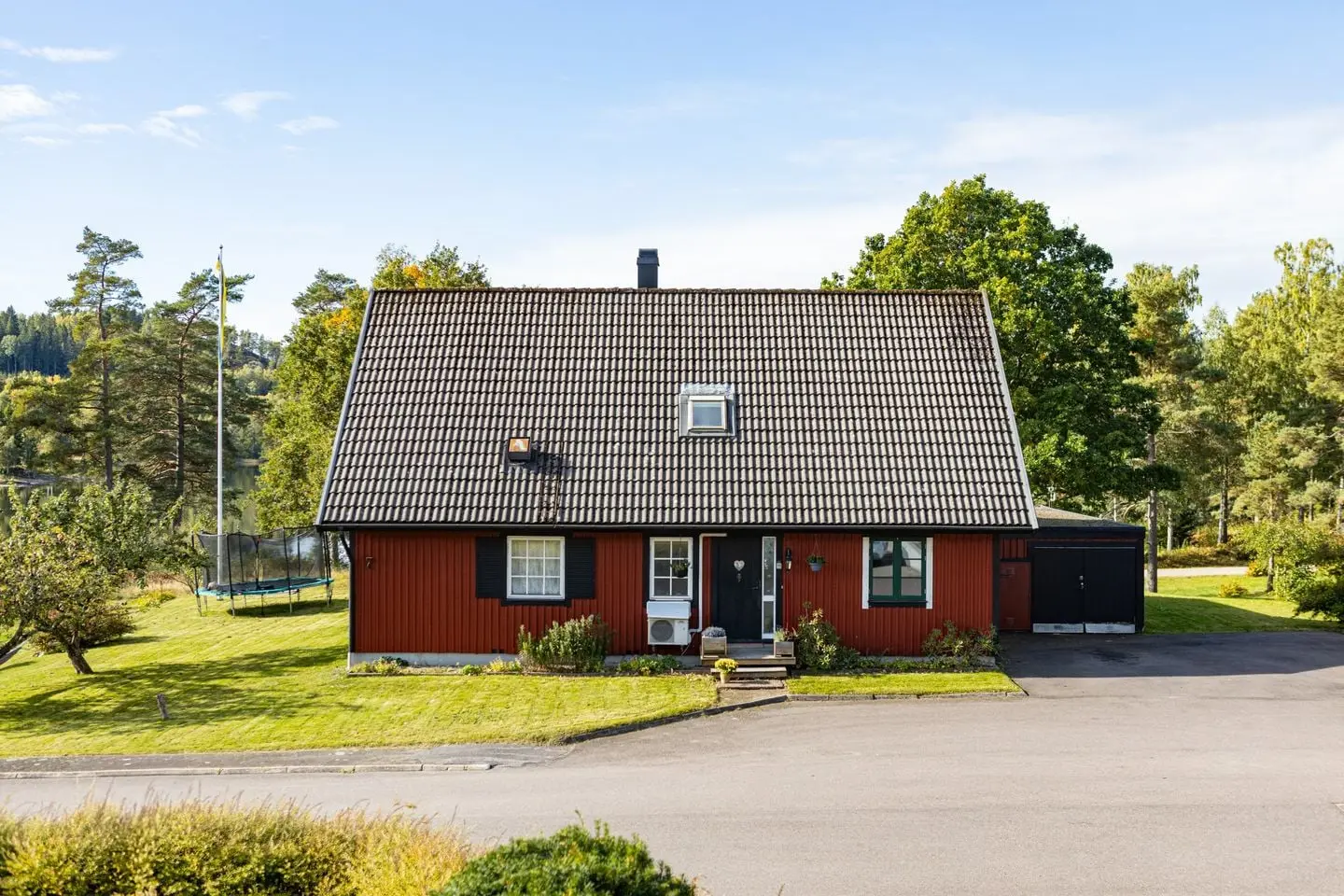 Image 1 of 48 of Konvaljevägen 7