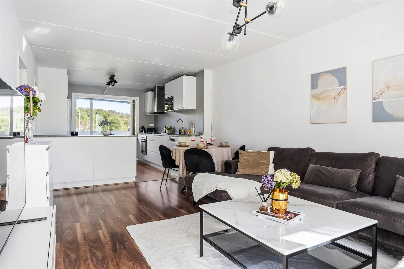 Apartment, Kavaljersgatan 8. Photo 1 of 19